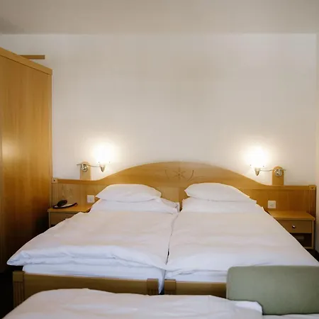 Szálloda Alpine Perren 3*