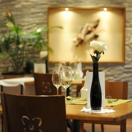Alpine Perren Hotell 3*