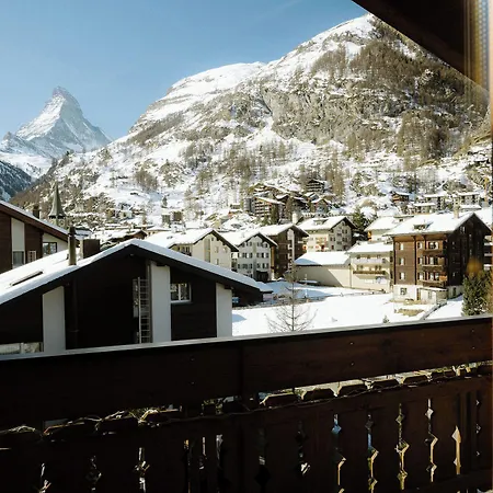 Alpine Perren Hotell 3*