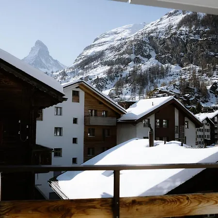 Alpine Perren فندق 3*